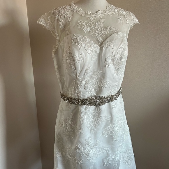 Wedding dress - Picture 3 of 6